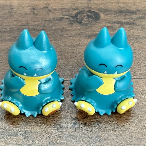 Pokémon 2 MUNCHLAX Metallic Collectible Toy Battle Figure WCT 2019 Cake Topper - Picture 2 of 6
